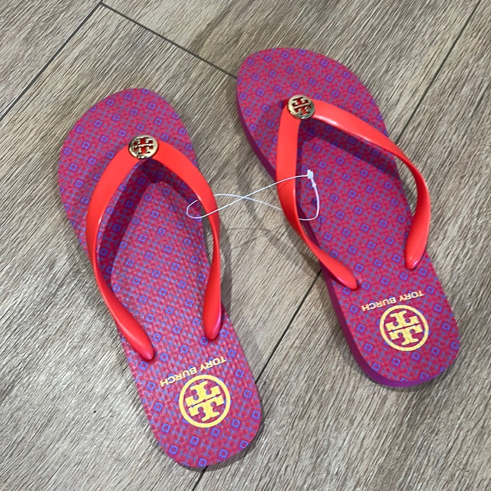 NWT Tory Burch Eva Sole Flip Flops , Size 10, Pink/Orange gold emblem never worn